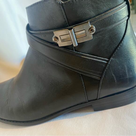 ALEX MARIE - LEATHER Ankle Boots Black w/ Shiny gunmetal hardware. Size 6M - Picture 6 of 12